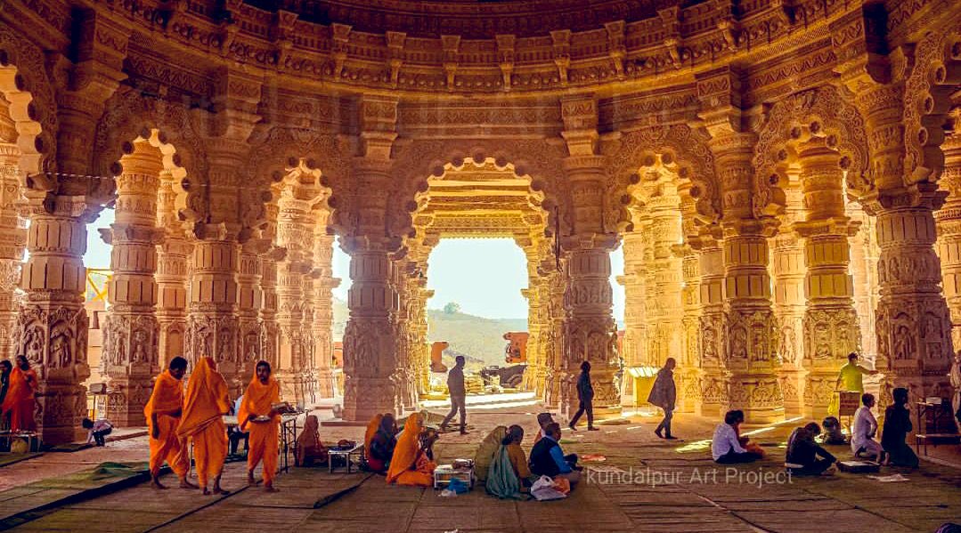 The most beautiful and grand of this century is the Kundalpur Jain Temple of Madhya Pradesh, whose best architecture, exquisite carvings, which is attracting everyone.