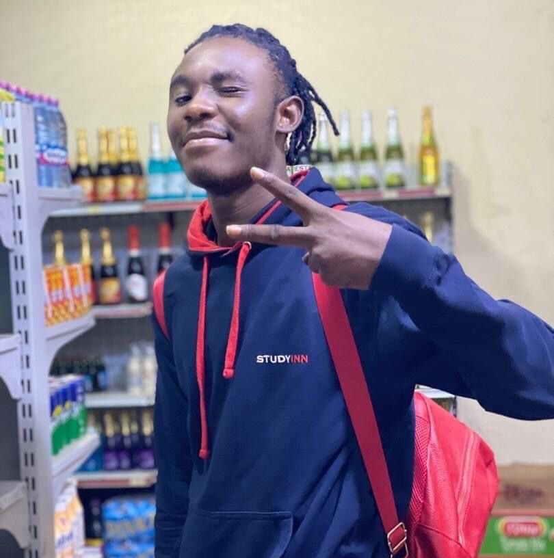 sweetfm1061's tweet photo. Today on #sweetrequest, a song will be played for you to identify the artiste. All you have to do is to tag @sweetfm1061 and @Ongoddjkay when you share your answer. There's a price for the fastest finger who gets the answer right. https://t.co/rddiFMO3U2