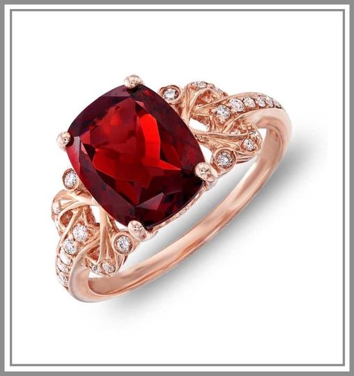 Cushion Garnet Diamond Ring in Rose Gold
#garnet #hessonitering #naturalgarnet #naturalgemstones #gemstonejewelry #gemstones #9Gem #UK #diamondsareforever #diamondring #astrologicalgemstones #rosegold #rosegoldjewelry #USA #garnetjewelry #GarnetandGold #Engagement #mondayvibes