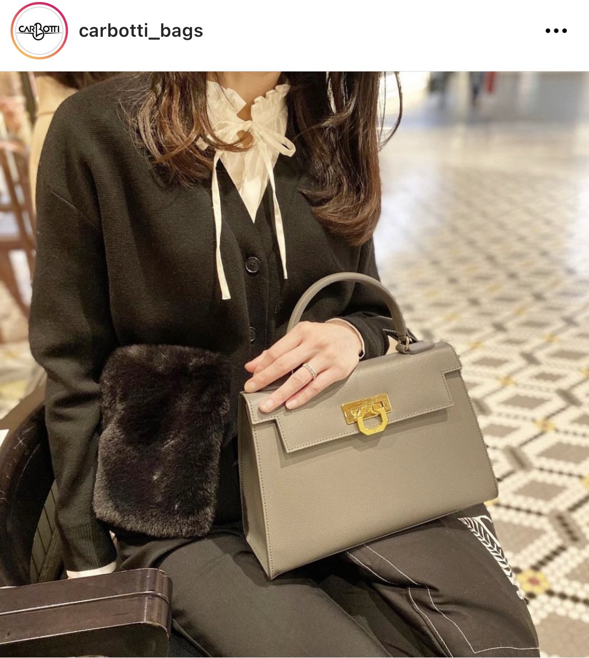 もくめ 都内ゆるキャリol バッグ色々見ても結局3 5万円で買えるカルボッティで十分だなと毎回も思うくらい可愛い お手頃 だけどワンハンドルでかっちりしてるしイタリアのブランドだから革も良さそうだしちっちゃいサイズのショルダー付きも可愛いし
