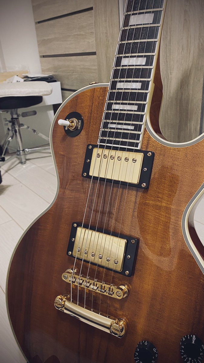ShinonomeToa's tweet photo. my new gear

カッコいい...

#Epiphone 
#LimitedEdition 
#LesPaul 
#CustomPRO 
#Koa https://t.co/U1utXK2Pnd