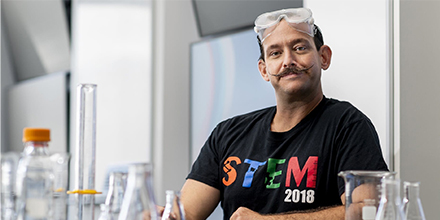 RITscience's tweet photo. Scott David Cohen, a proud #RIT alumnus, will present his research on developing a science identity for #Deaf and Hard of Hearing students and discuss the importance of building a sense of belonging in STEM fields. Wed. March 2 (1-2 pm): https://t.co/9HkF8w4kSH @RIT_Alumni https://t.co/l6wWMZ0eca