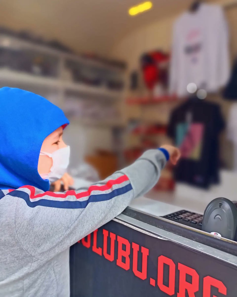 Bugün kampüsümüzü ziyaret eden Bahçeşehir Koleji Basketbol Kulübü Red Dragons Taraftar ürünleri karavanına öğrencilerimiz yoğun ilgi gösterdi.

#bahçesehirkoleji❤️💙