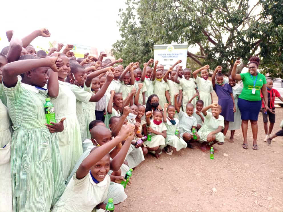 aliveagain14's tweet photo. Today we joined @YfcUganda in their campaign to #EndChildMarriage at Karihitsi Primary school. We carried the Mental wellness message and encouraged the students to seek for help when they fell traped and be each other's support system #SWATproject. #wellness https://t.co/WZV9RIbUn3