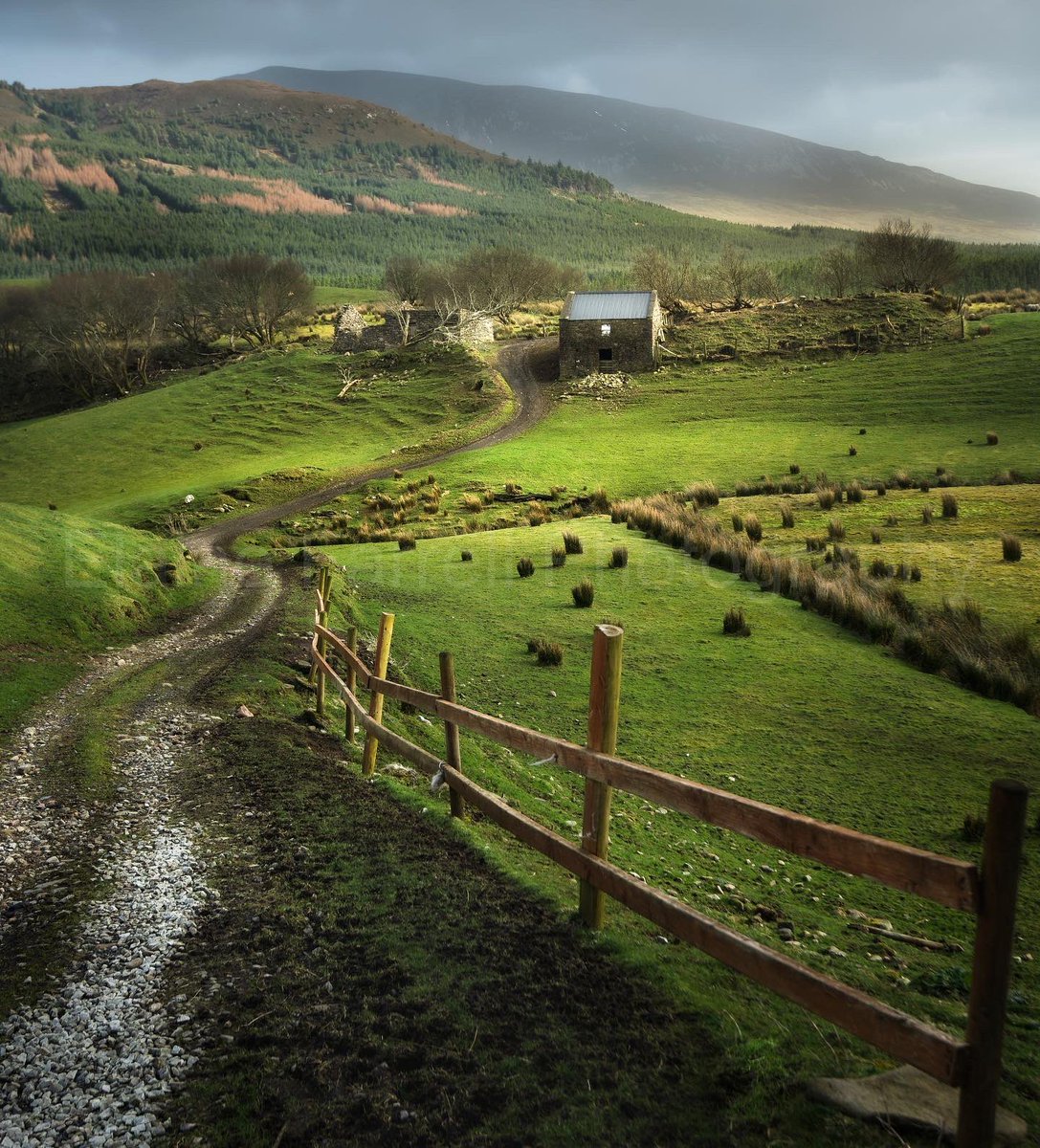 Co Mayo, every corner turned, exhale a ‘wow’ … come on in, kettle’s on. This view was snow covered on my outward journey. #comayo #ireland