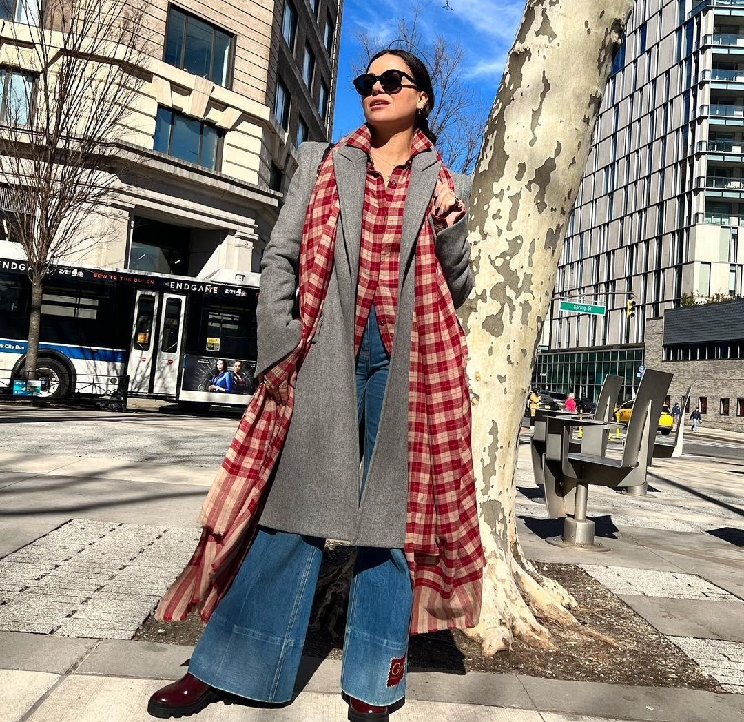 BRParrilla's tweet image. 📸 “Junte-se a mim no #ProjectPlaid, a cada peça xadrez vendida, um aconchegante e quente cobertor será doado ao @WINNYC_ORG para aquecer mulheres e crianças durante os meses gelados de inverno em New York.” — Lana Parrilla via Instagram.