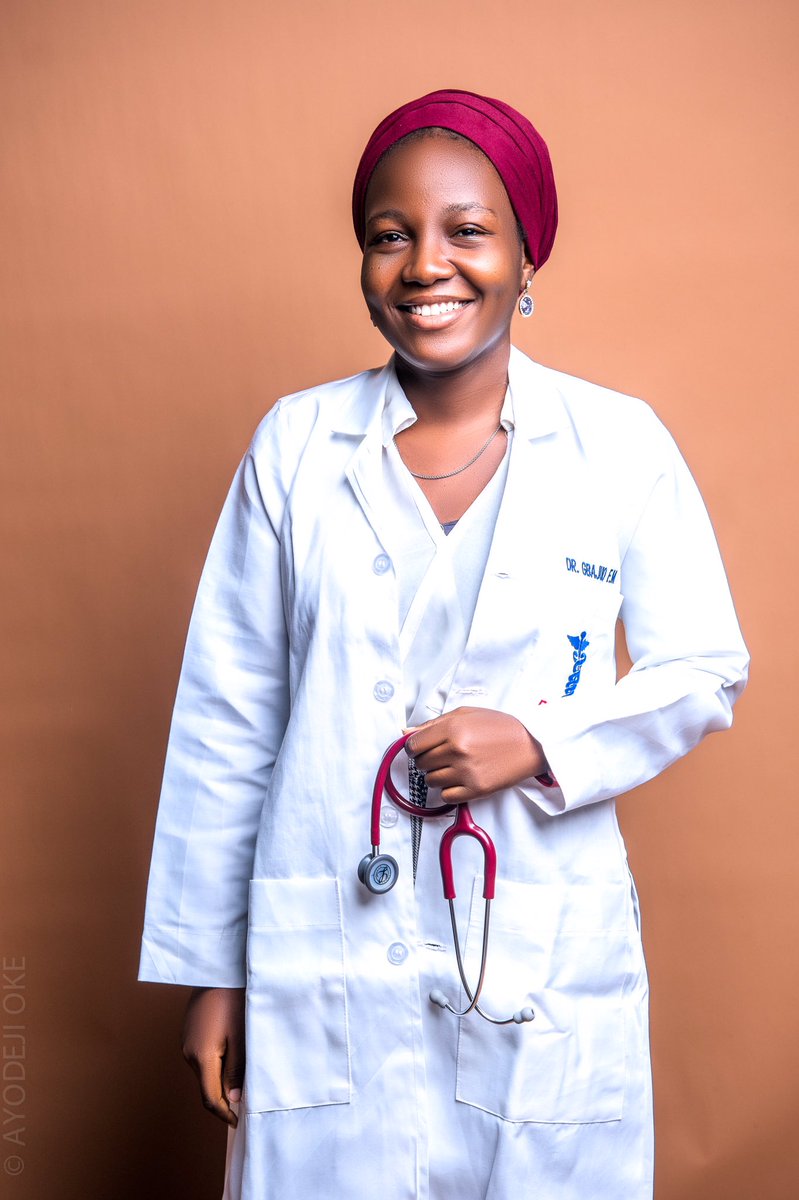 _fadeelah's tweet photo. I passed my final MBBS professional exams 😭😭, it’s Dr Gbajumo (MB;BS Ikeja)  now💃🏽💃🏽🎉🎉 https://t.co/eIhjpxR6UN