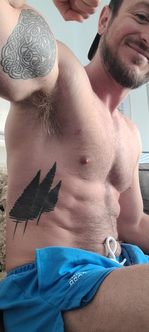 Watch HunkyMonkeyBrayden's leaked NSFW photo on TwXstars