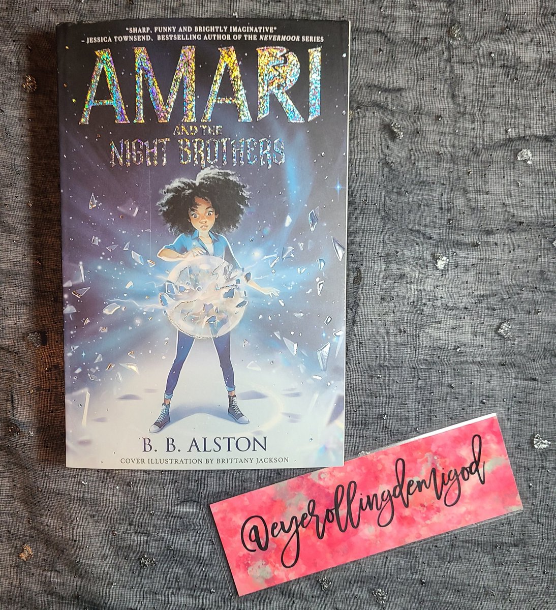 Today's featured book is #AmariAndTheNightBrothers by #BBAlston - check out the link below for my full #BookReview ⬇️ #KidLit #MiddleGradeReads #SciFi #Fantasy #SupernaturalInvestigations #RepresentationMatters #DiversifyYourShelf 

eyerollingdemigod.com/2022/02/amari-…