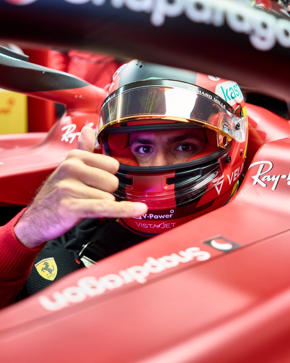 ScuderiaFerrari's tweet photo. Good day, @CarlosSainz55? 🤙

#essereFerrari 🔴 https://t.co/9f6R2rTAmx