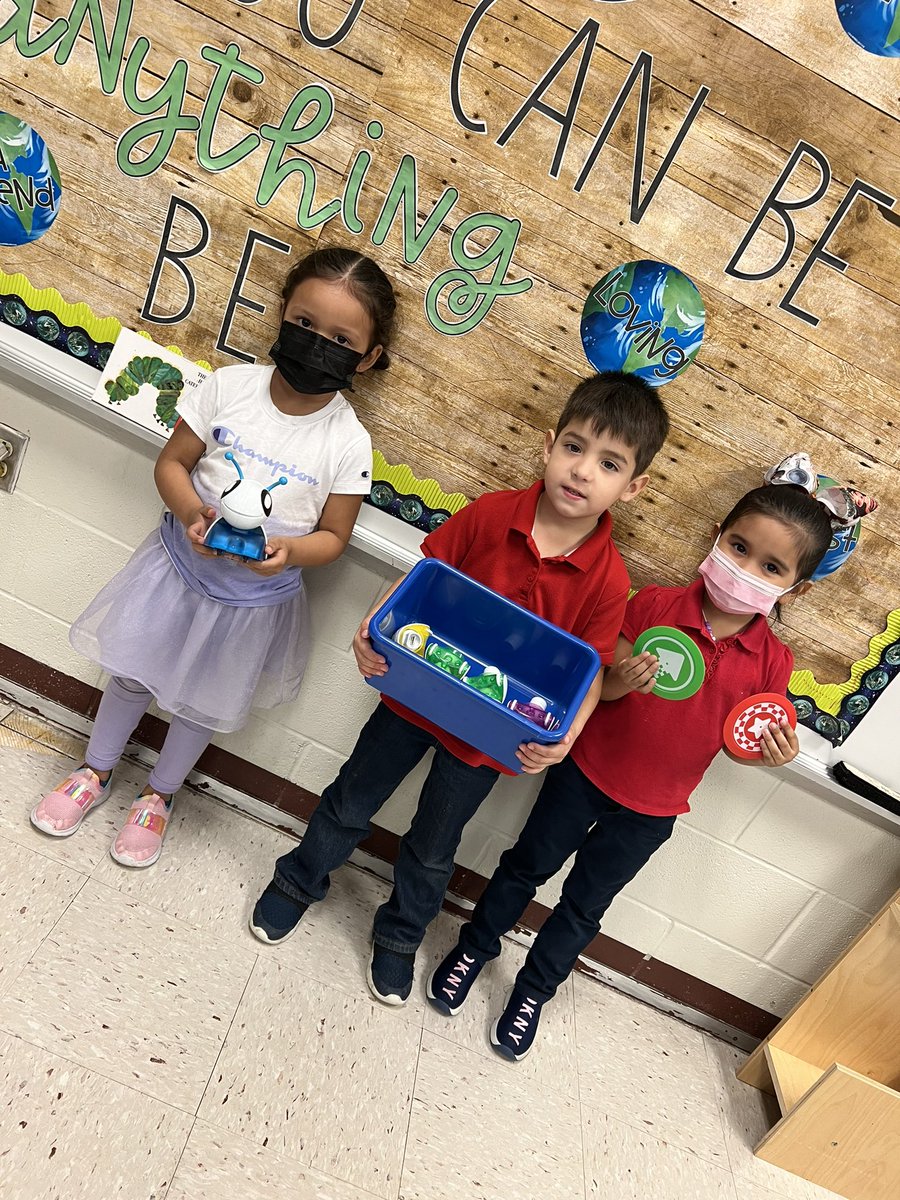 MsGllopez's tweet image. #DigitalLearningDay in full effect here at the LES Coding Lab. It’s a great day to celebrate Technology on Twosday with Tutus, Tiaras, and everything Twos! Add in a mic, some BeeBots, @Seesaw, and Code-a-Pillar and we got ourselves some great #TechXplore!