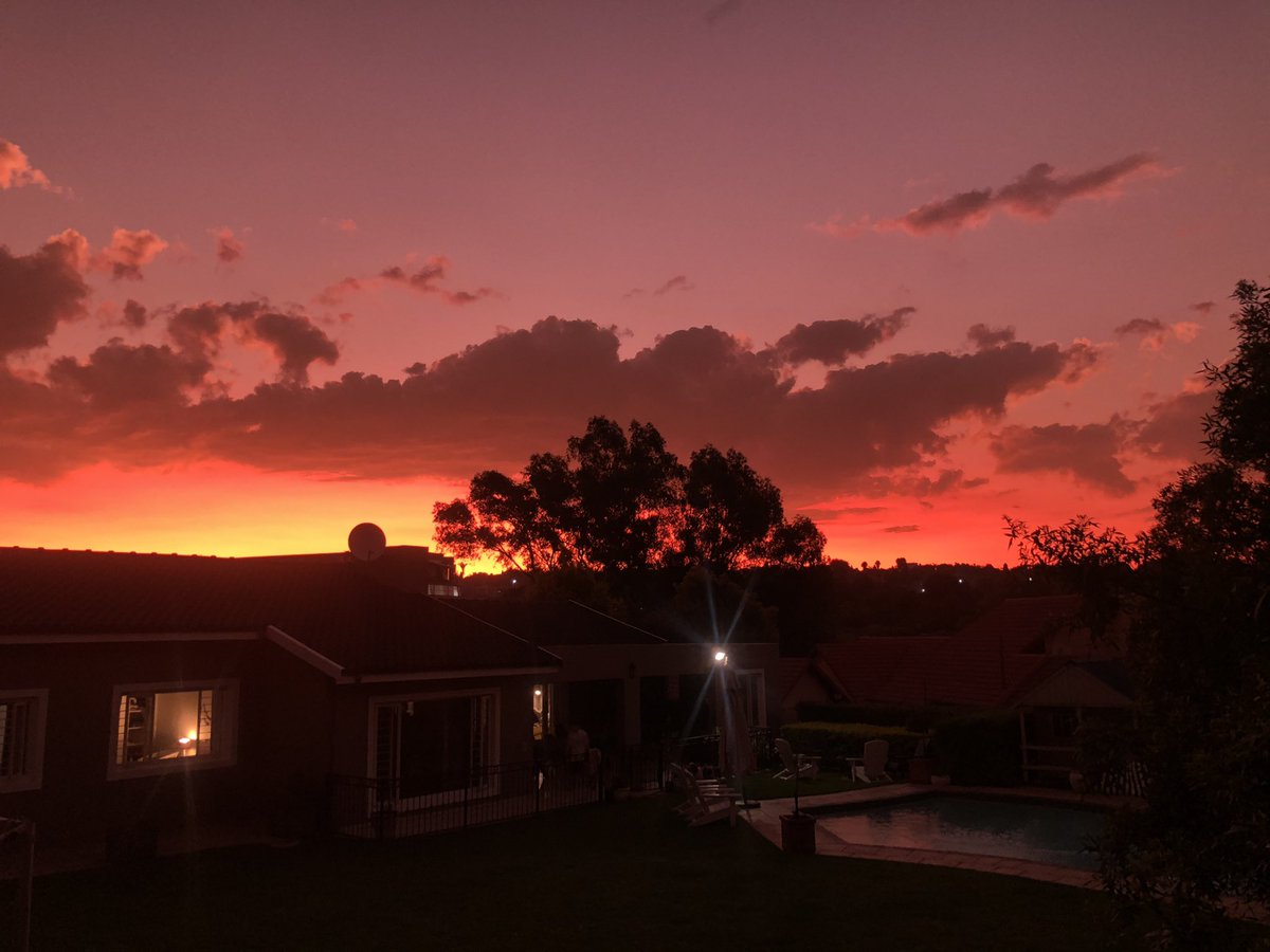 fergooose's tweet photo. Jozi Sunsets. Spectacular!! https://t.co/LAXwm1dg6r