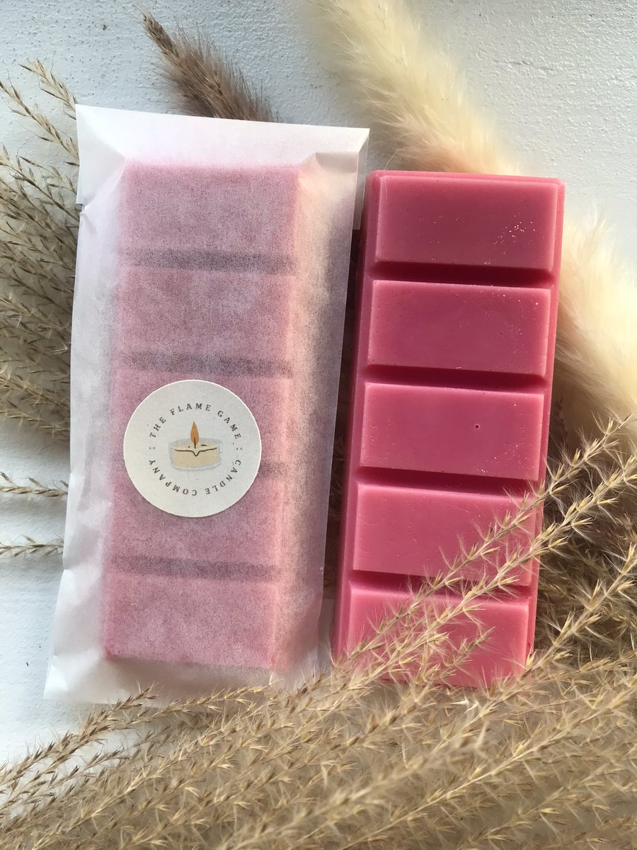 flamegamecandle's tweet photo. Back by popular demand is Snow Faerie! 🧚🏻‍♀️

These have undergone a makeover and now contain pink mica powder for an extra magical melt!
https://t.co/rhwMouGrmG https://t.co/qB152MqPUi