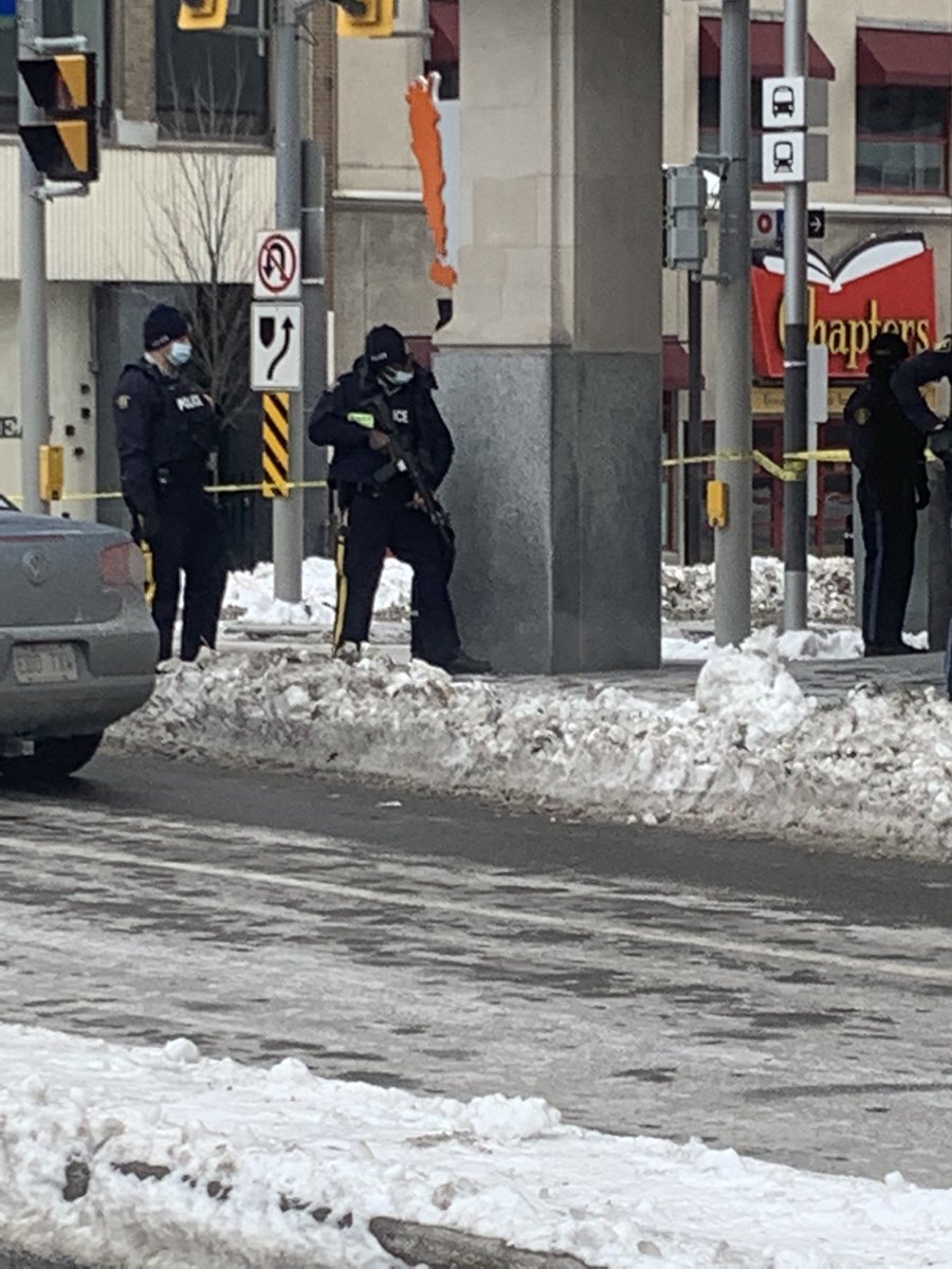 Some Breaking Ottawa news: I went to the Rideau Centre Mall to grab lunch, we were just told to leave immediately, heavily armed Ottawa Police have arrived on scene.