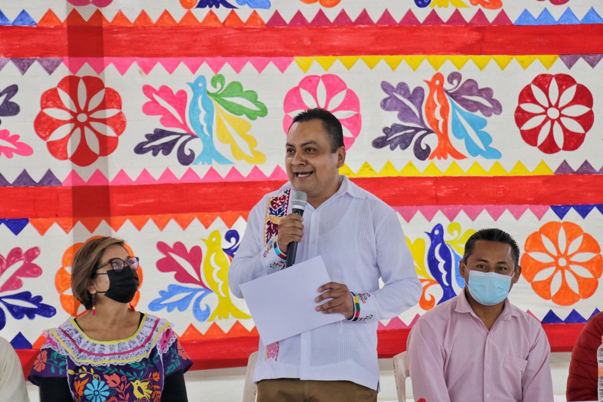 FredyMValor's tweet photo. Agradezco a todos los que me acompañaron a la develación del mural a mi amigo el Alcalde de Playa Vicente, Urbano Bautista Martínez, al Diputado Federal, Esteban Bautista Hernandez, la Diputada Local, Margarita Corro Mendoza, a a Alcaldesa de Chacaltianguis, Bertha Muñoz Torres. https://t.co/kZMXU6UjLv