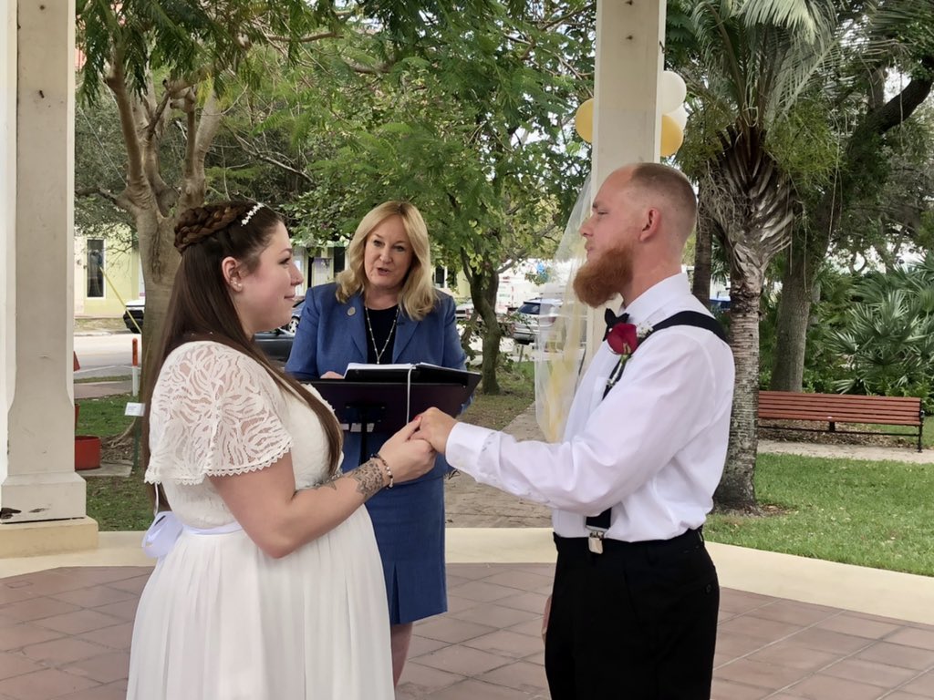 LinnieSupall's tweet photo. “I Do” on Two’s Day!♥️
Martin Co. Clerk &amp; Comptroller, Carolyn Timmann, hosts all-day wedding event
“My office noticed a lot of interest by couples in the unique &amp; fun way the date lines up as Two’s Day 2/22/22. We decided to help make their civil ceremony a little more special.” https://t.co/29wYeS9WXR