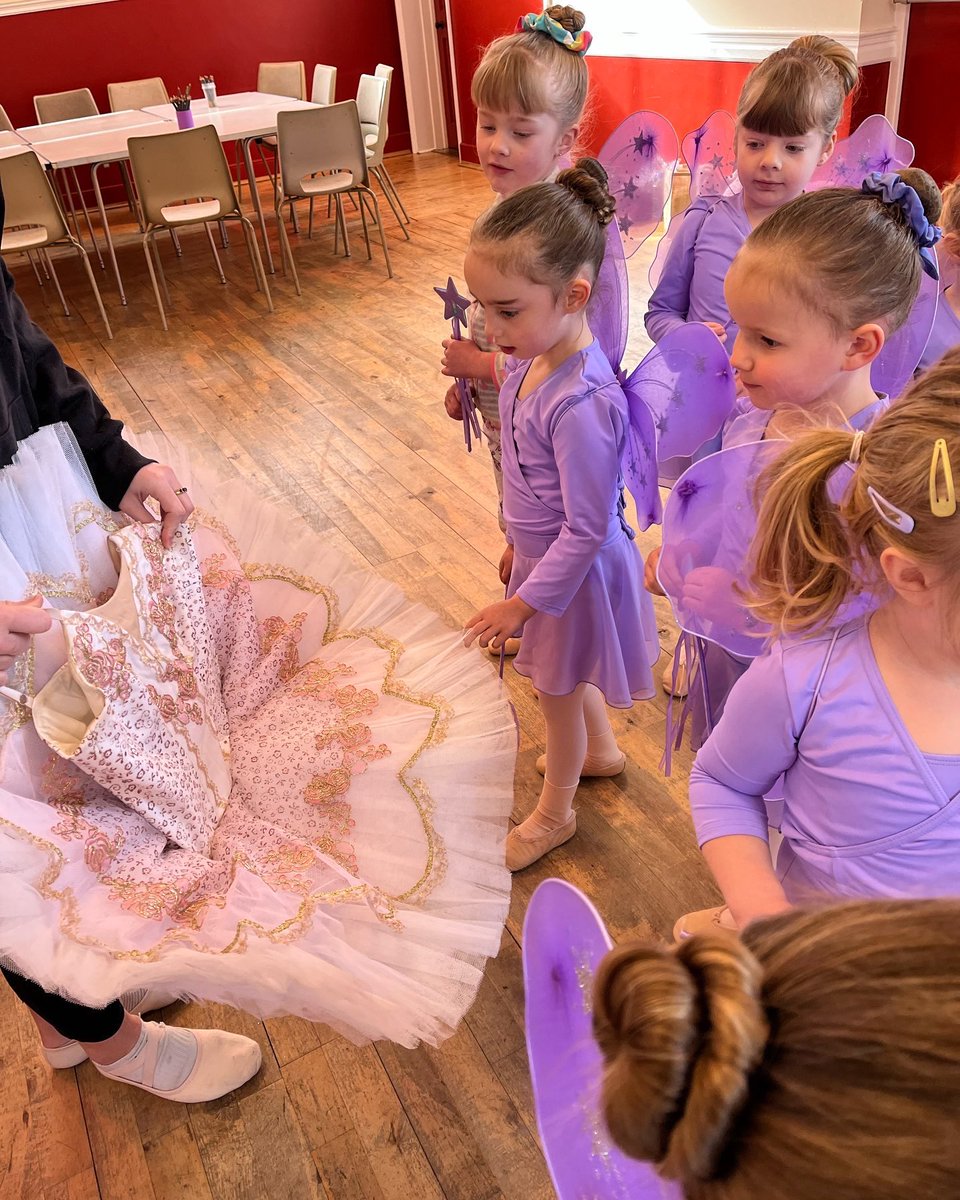 eastern_dance's tweet photo. Lovely morning at our Cinderella Workshop. These little fairy godmothers brought Cinderella a rather lovely tutu to wear for the ball, and created some fantastic carriages for her to travel in✨ https://t.co/Rhw6Y2YBol
