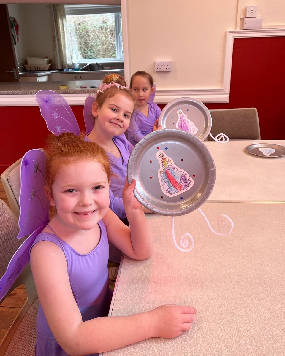 eastern_dance's tweet photo. Lovely morning at our Cinderella Workshop. These little fairy godmothers brought Cinderella a rather lovely tutu to wear for the ball, and created some fantastic carriages for her to travel in✨ https://t.co/Rhw6Y2YBol