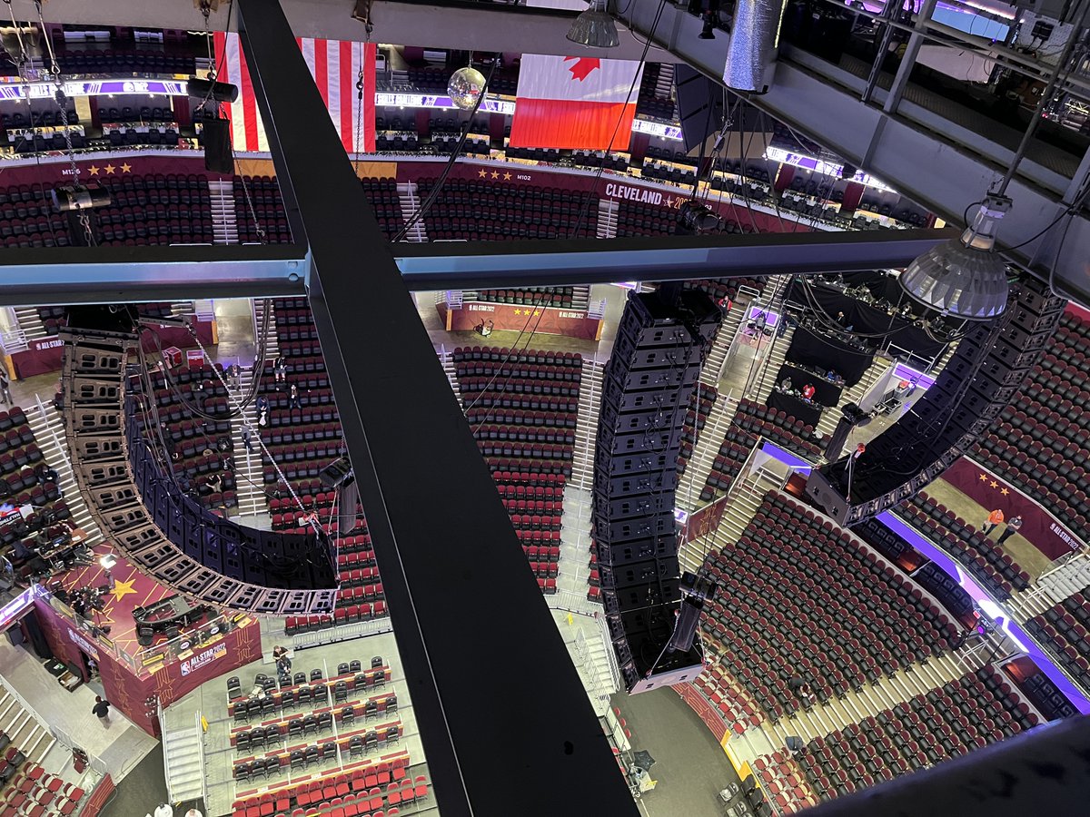 During the 2022 @NBA All-Star Game at @RMFieldHouse, @FirehousePrdxns deployed over 100 #JBLPro VTX V25ii line array systems—elevating fan experiences throughout the stadium. This was just one of many events at the arena, and we're proud to have brought superb sound to each! 😎