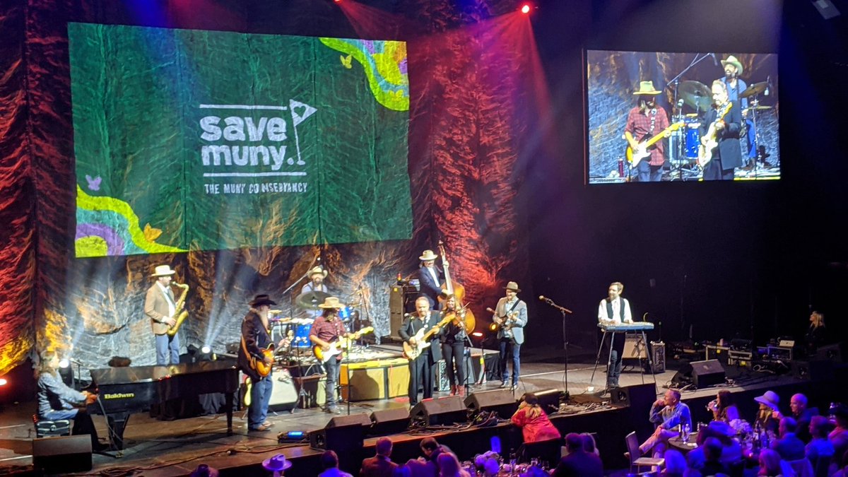 Spent some time with Verne Lundquist <a href="/savemuny/">Save Muny</a> function. What a sweet man. At the end, I thanked him for all he's done for broadcast folks. As I got up, he grabbed my hand and said, "I truly, truly appreciate that." Don't get much of that in my world. #teamverne