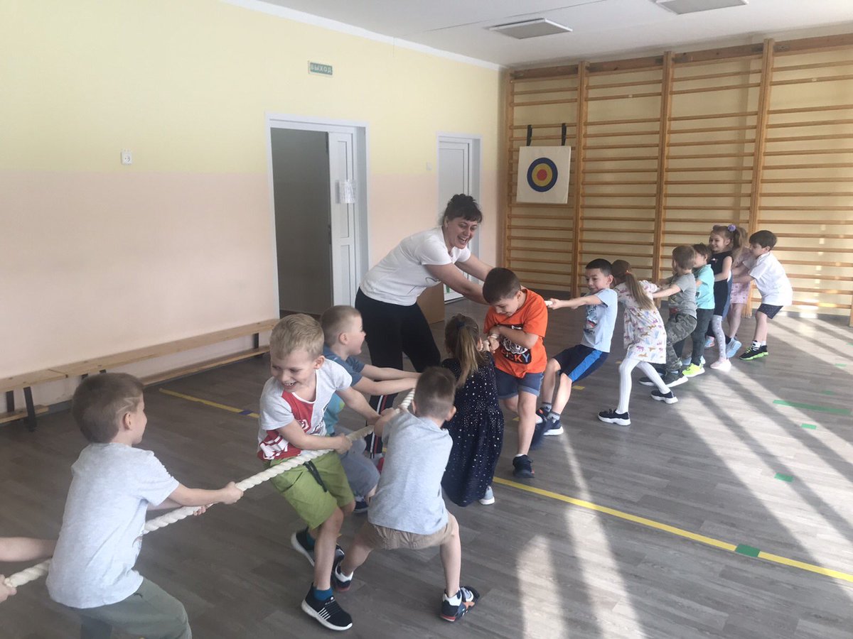 Сильные, ловкие, смелые дети на спортивном занятии у руководителя физвоспитания Кузьминой О.В.