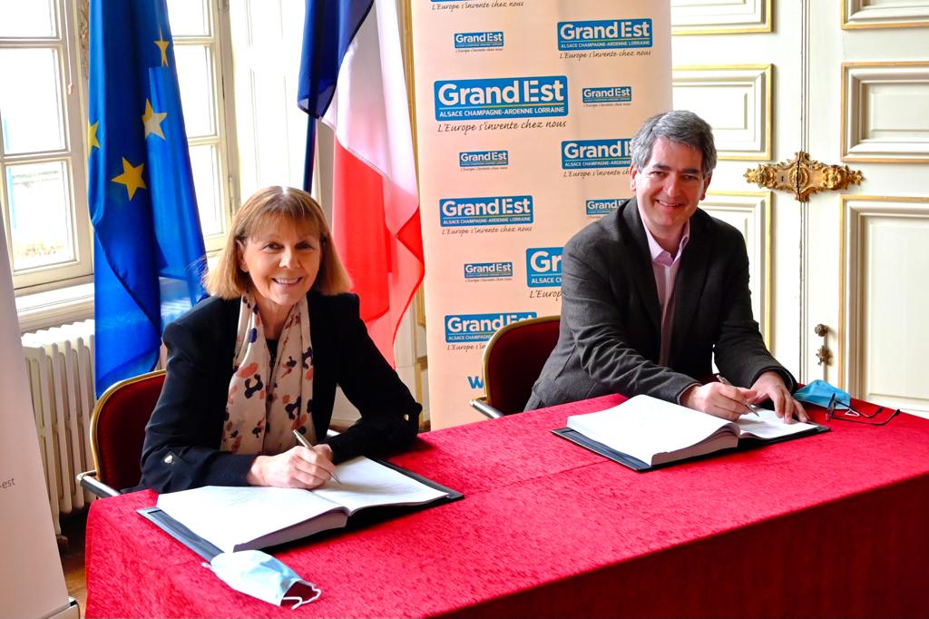 regiongrandest's tweet photo. Signature du Contrat de Plan Etat-Région 2021-2027
4 axes thématiques pour permettre à la Région #GrandEst de répondre aux défis de demain
➡️Transition écologique
➡️Compétitivité / attractivité du territoire
➡️Cohésion sociale / territoriale
➡️Coopération transfrontalière
#CPER https://t.co/7wHp1cPTTe