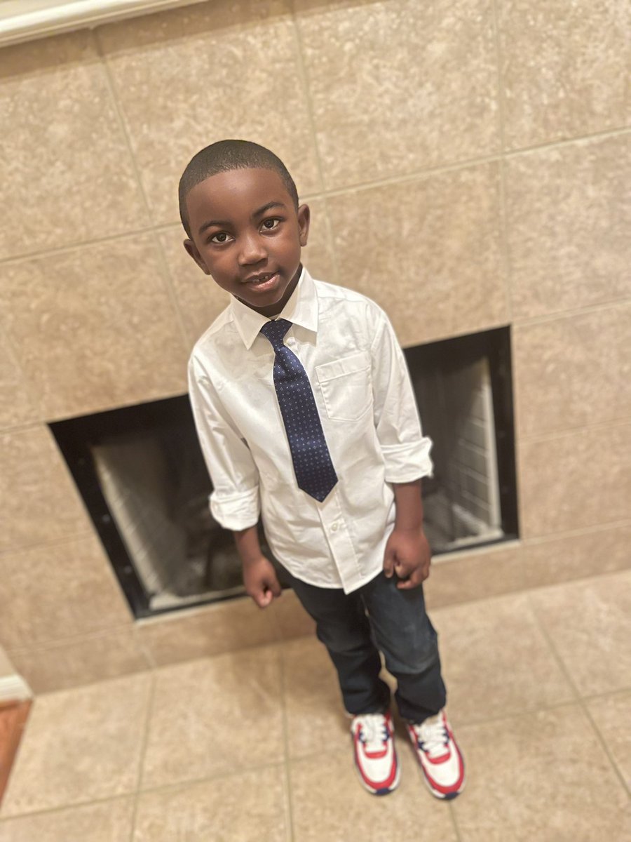 MrsBStubbs's tweet photo. Ties, tube socks, and tennis shoes for 2.22.22 β€οΈ
#MommyFirst https://t.co/BK5xTlmA4N