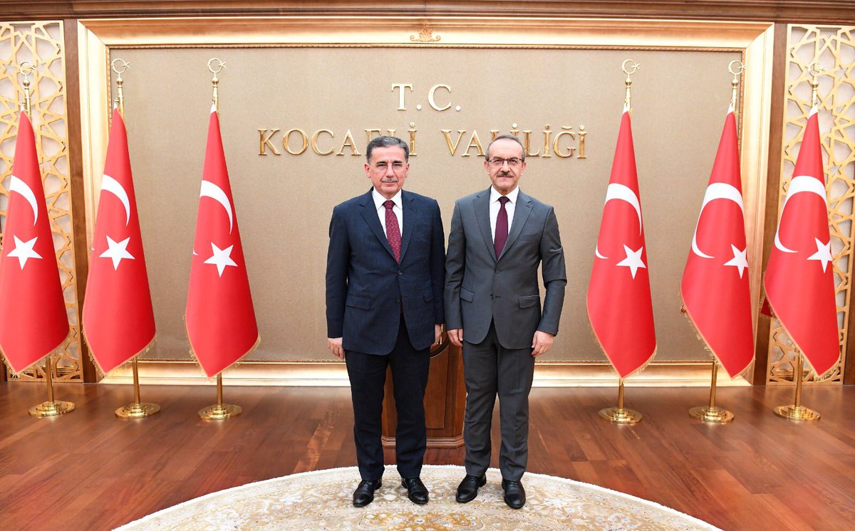 Geçmiş yıllarda İlimize hizmet eden Kıymetli Valimiz Sn. Ercan Topaca’ya hem hizmetleri hem de nazik ziyaretleri için çok teşekkür ederim.