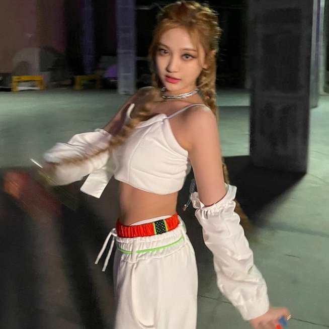 NINGNING Updates tweet media