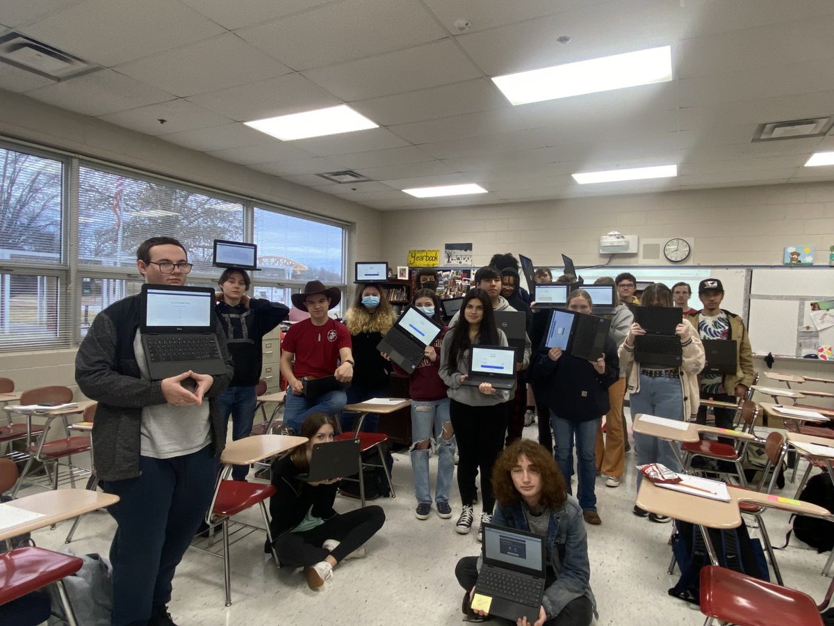 It's DLD at Science Hill! Everyone is getting techie #JCSDLD22 #JCSALLIN <a href="/jcityTNschools/">JohnsonCitySchools</a>