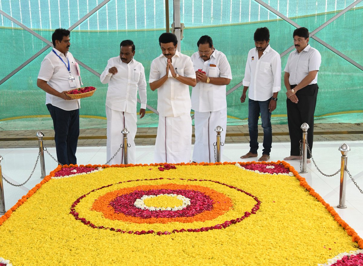 mkstalin's tweet photo. ஒன்பது மாத கால ‘#DravidianModel’ ஆட்சிக்குத் தமிழ்நாட்டு மக்கள் அளித்துள்ள நற்சான்றிதழ்தான் இந்த #UrbanLocalBodyElection முடிவுகள்!

வெற்றியால் கர்வம் கொள்ளவில்லை; பொறுப்புகள் கூடியிருப்பதையே உணர்கிறேன்!

மக்கள் என் மீது வெளிப்படுத்தியுள்ள நம்பிக்கையைக் காப்பாற்ற உழைப்பேன்! https://t.co/UjltvTCGl1