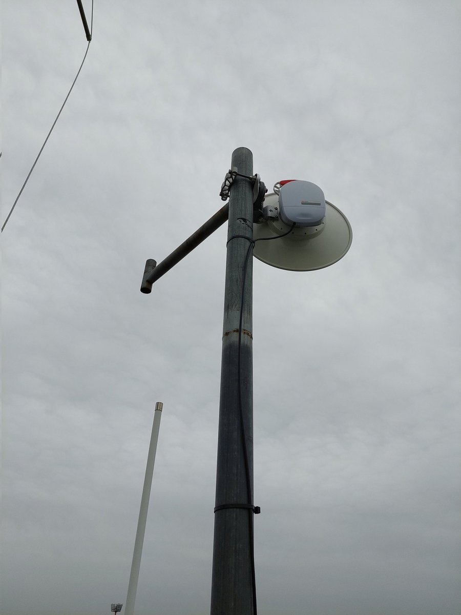 Das war der Windmesser von #DB0DUS an einer #PeetBros #Ultimate2100. Leider hat er die drei Sturmtiefs der vergangenen Tage nicht überlebt. Hoffe bei <a href="/wimo_de/">WiMo Antennen</a> gibt es das Annemometer als Ersatzteil.