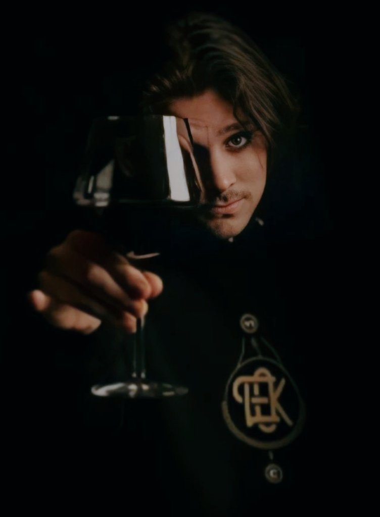 VnusInFurs's tweet photo. 🍷 Ethan Masoch' Nestor🍷

• God of Torture 

• Pansexual/Vers 

• Sadomasochistic 

• Gore/Gūro enthusiastic

• NSFW/NSFL +18/+21

Check thread for more info. https://t.co/sSYpDn4I1E
