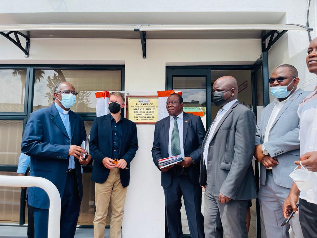 WorldVisionZim's tweet photo. So delighted to have had our @WorldVisionSAR regional leader, Mark Kelly at the opening of our new office in Bulawayo today! The event was graced by Byo Mayor, @SolomonMguni who appreciated the long standing relationship between @WorldVisionZim and @CityofBulawayo https://t.co/Ls3QppBk3z