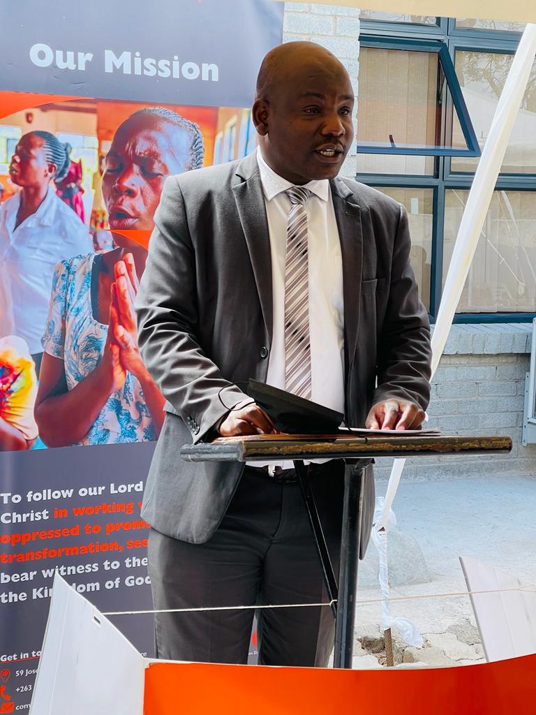 WorldVisionZim's tweet photo. So delighted to have had our @WorldVisionSAR regional leader, Mark Kelly at the opening of our new office in Bulawayo today! The event was graced by Byo Mayor, @SolomonMguni who appreciated the long standing relationship between @WorldVisionZim and @CityofBulawayo https://t.co/Ls3QppBk3z