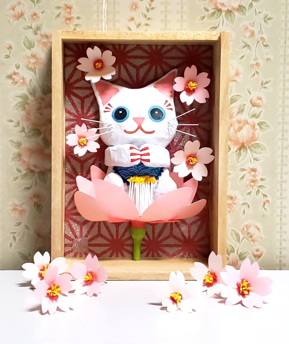 sun59292324's tweet photo. 個展開催！今世紀最大の猫の日に作品発表します！これから毎月22（ニャンにゃん）日に発表予定。
Ｎｏ．1｢笑福猫（しょうふくねこ）｣Ｎｏ．2｢春を呼ぶ猫｣
愛猫達をよろしくね！
#猫 #猫作品 #作品 #紙作品 #neko #笑福猫 #招き猫 #招福猫 https://t.co/aiQ0uQ2OGo