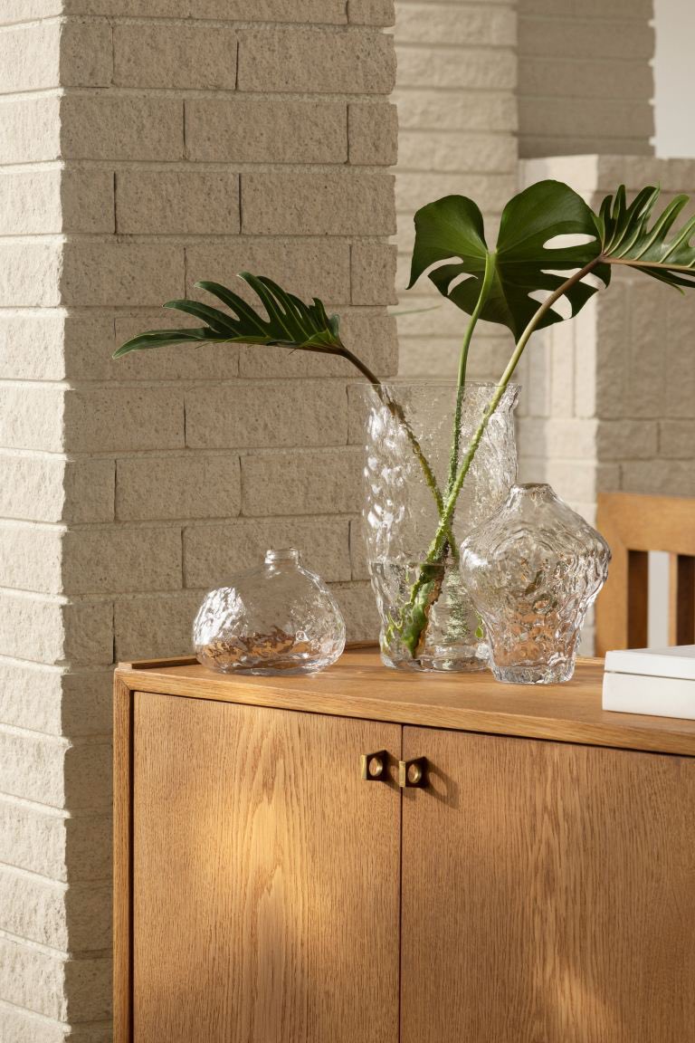 TheDevilsDesign's tweet photo. How beautifully simplistic is this @hm arrangement. 

The stunning glass vases start at £8.99 and make a lovely addition to pretty much every room! 

Bag one now at https://t.co/88OxPSoa0I 

#interiordesign https://t.co/V29aIE9moV