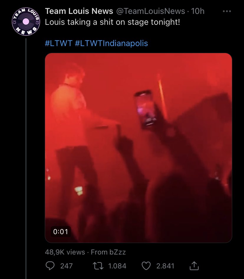 1Dstanstruggle's tweet photo. louis? taking a shit? on stage? https://t.co/48JBUSQ9Xk