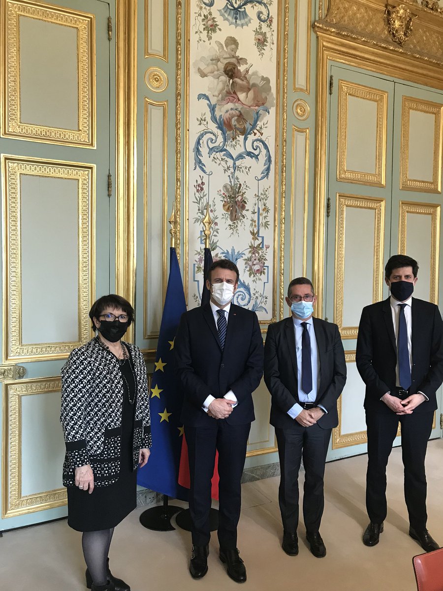 Merci <a href="/EmmanuelMacron/">Emmanuel Macron</a> d’avoir pris le temps d’un échange riche malgré l’actualité #Ukrain intense. 
Négociations commerciales, #souveraineté surtransposition #relance #carbone #Sia2022 #PAC &amp;notre vision de l’avenir avec nos 30 propositions pour un projet présidentiel ambitieux !