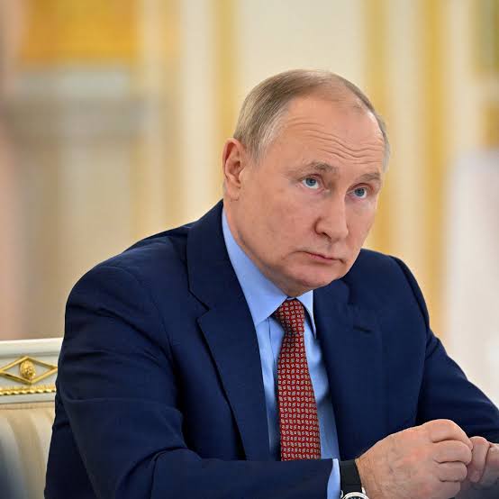 ByrentChumo's tweet photo. Dear Russia : Putin,

Don't take what Kenya said in the UNSC very serious.We wanted to scare Somalia.
We love you so much, mwaaaaah.
Don't think about anything.
Your girls are very beautiful compared to Ukraine.

Na nyinyi mwache jokes,sitawatetea  tena.mfocus na #lowerfoodprices https://t.co/LRFsp1e5VX