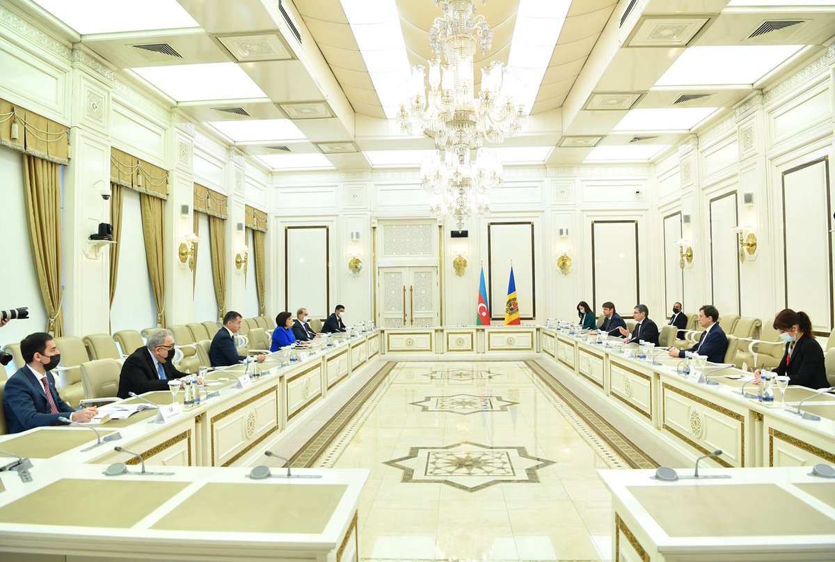 Az_Spiker's tweet photo. Bu gün Azərbaycanda səfərdə olan Moldova Respublikası Parlamentinin sədri cənab İqor Qrosu ilə görüşdə ölkələrimiz və parlamentlərimiz arasında münasibətlərin daha da inkişafı ilə bağlı geniş fikir mübadiləsi apardıq. https://t.co/Q00sciCYHu