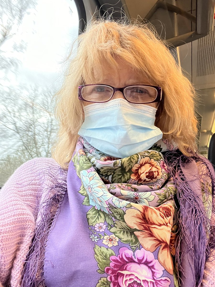 Taking my poor sore eye to London so it can peer down at <a href="/angelagheorghiu/">Angela Gheorghiu</a> and Welsh legend <a href="/AledHall/">Aled Hall 🏴󠁧󠁢󠁷󠁬󠁳󠁿</a> this evening. Tosca here I come!