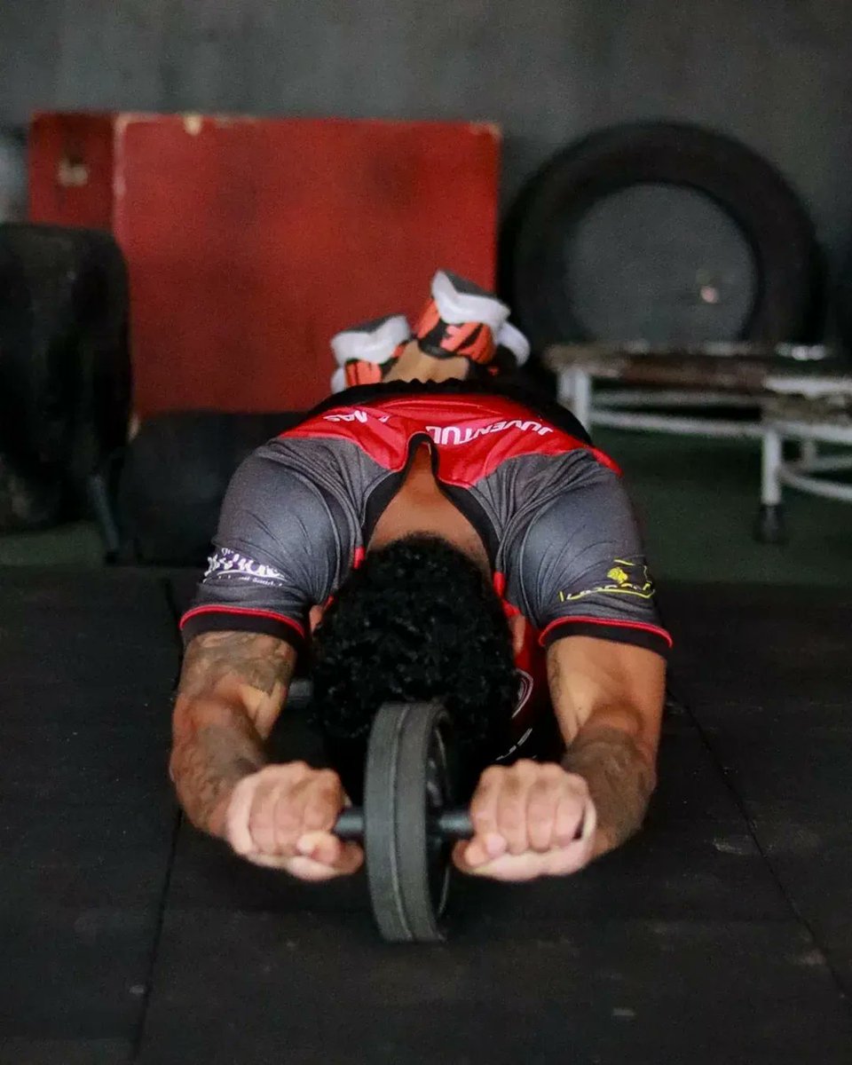 JuventudeSamas's tweet photo. Por aqui o trabalho não para, manhã de treino intenso na @lionfitness . 

Avante SAMAS 

🖤🤍❤! 

#ParceiroOficial #JuventudeSamas #SãoMateus 

📷 @mvitoriafoto https://t.co/cTmpa8Ix9B