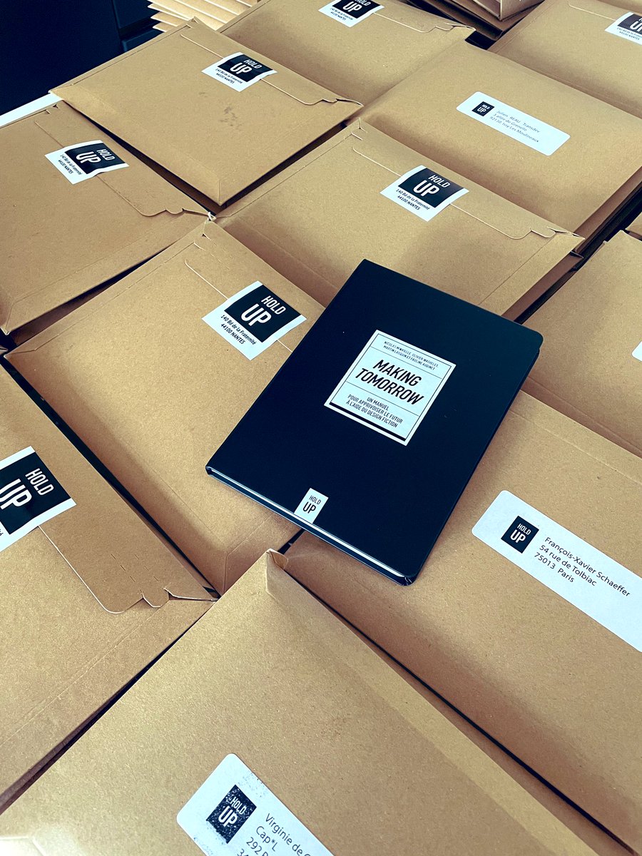 Holdupeditions's tweet photo. 📦 Les manuels @Making_Tomorrow ont été envoyés ! Surveillez vos boîtes aux lettres ! https://t.co/JDoABJbT4v