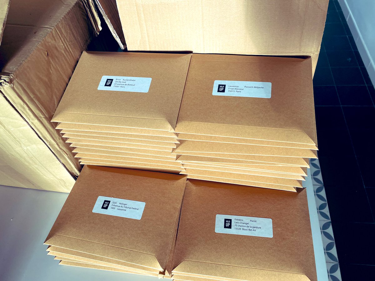 Holdupeditions's tweet photo. 📦 Les manuels @Making_Tomorrow ont été envoyés ! Surveillez vos boîtes aux lettres ! https://t.co/JDoABJbT4v