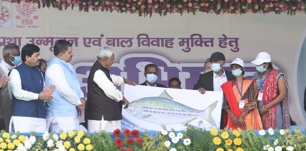 NitishKumar's tweet photo. राज्य में नशा मुक्ति, दहेज प्रथा एवं बाल विवाह उन्मूलन हेतु भागलपुर में आयोजित समाज सुधार अभियान में शामिल हुआ। (2/2) https://t.co/iAUYQ1UkMh