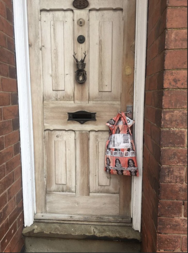Goodwin17Oliver's tweet photo. @Hermesparcels this is your definition of a safe space yeah? Obviously as my house is on a main road my package had been stolen by the time I got home. Ridiculous! https://t.co/9u2wbKXXsh