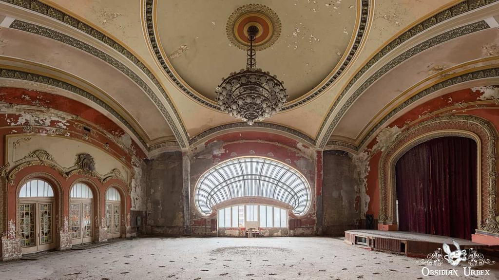 GM² to all those across the pond 🇬🇧🌊🇺🇲

Got my metal playlist on, singing along and rocking out unashamedly. Right now it js "Wings Of Feather And Wax" by Killer Be Killed. Rawr!🤘🎸

What are you listening to today? 🎧💙