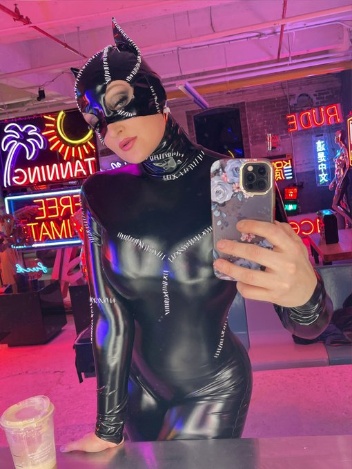If you had to choose one look.. what one would it be.. classic is pretty hot.. BUT that harness too?
