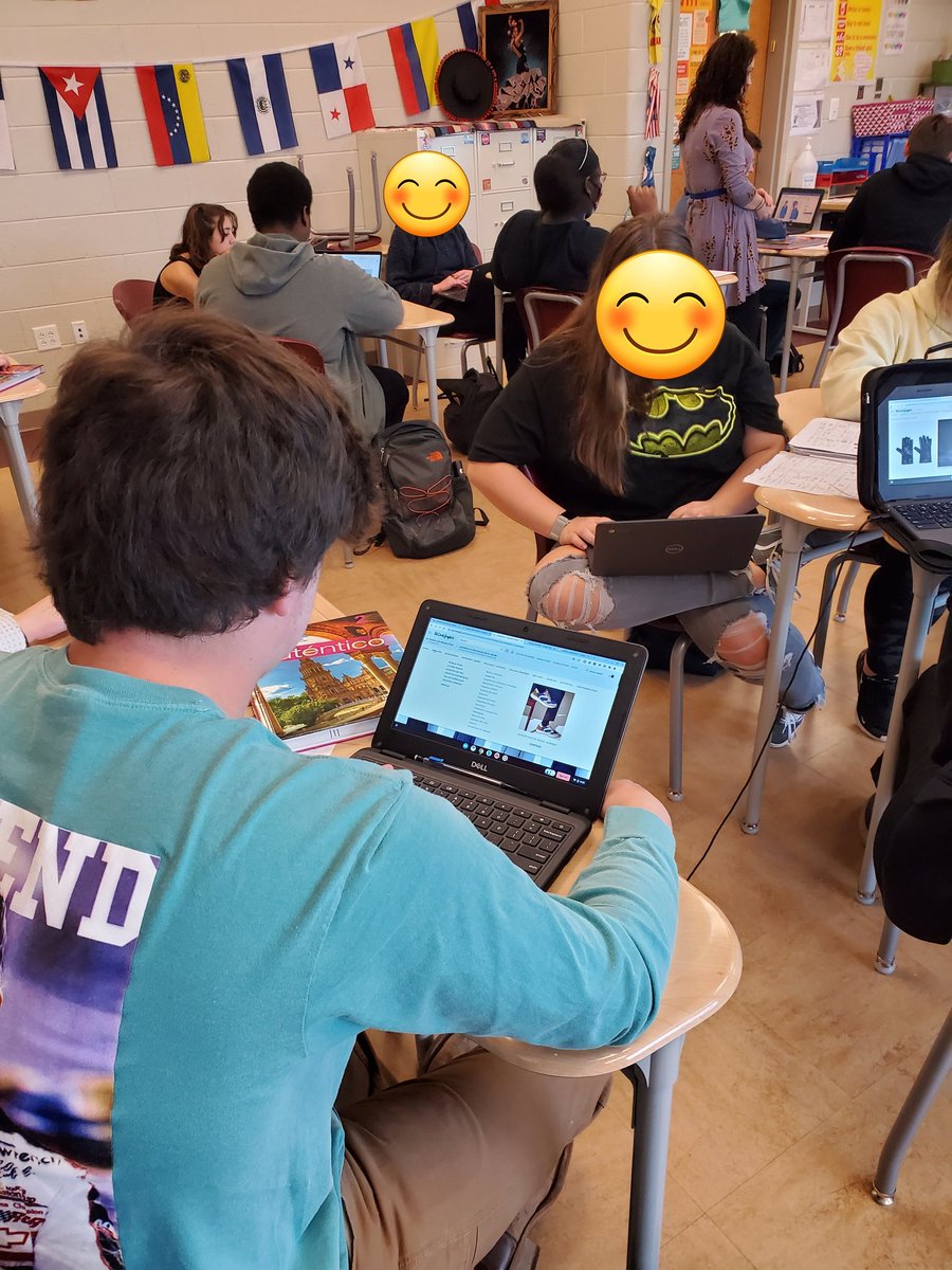 Sra. Jiménez's class using authentic resources to go on a virtual shopping trip in Spain at El Corte Inglés! Practicing clothing vocabulary and analysis of essential questions within a real world context! #DLDay #JCSDLD22 <a href="/jcityTNschools/">JohnsonCitySchools</a> @SHHS_JCS